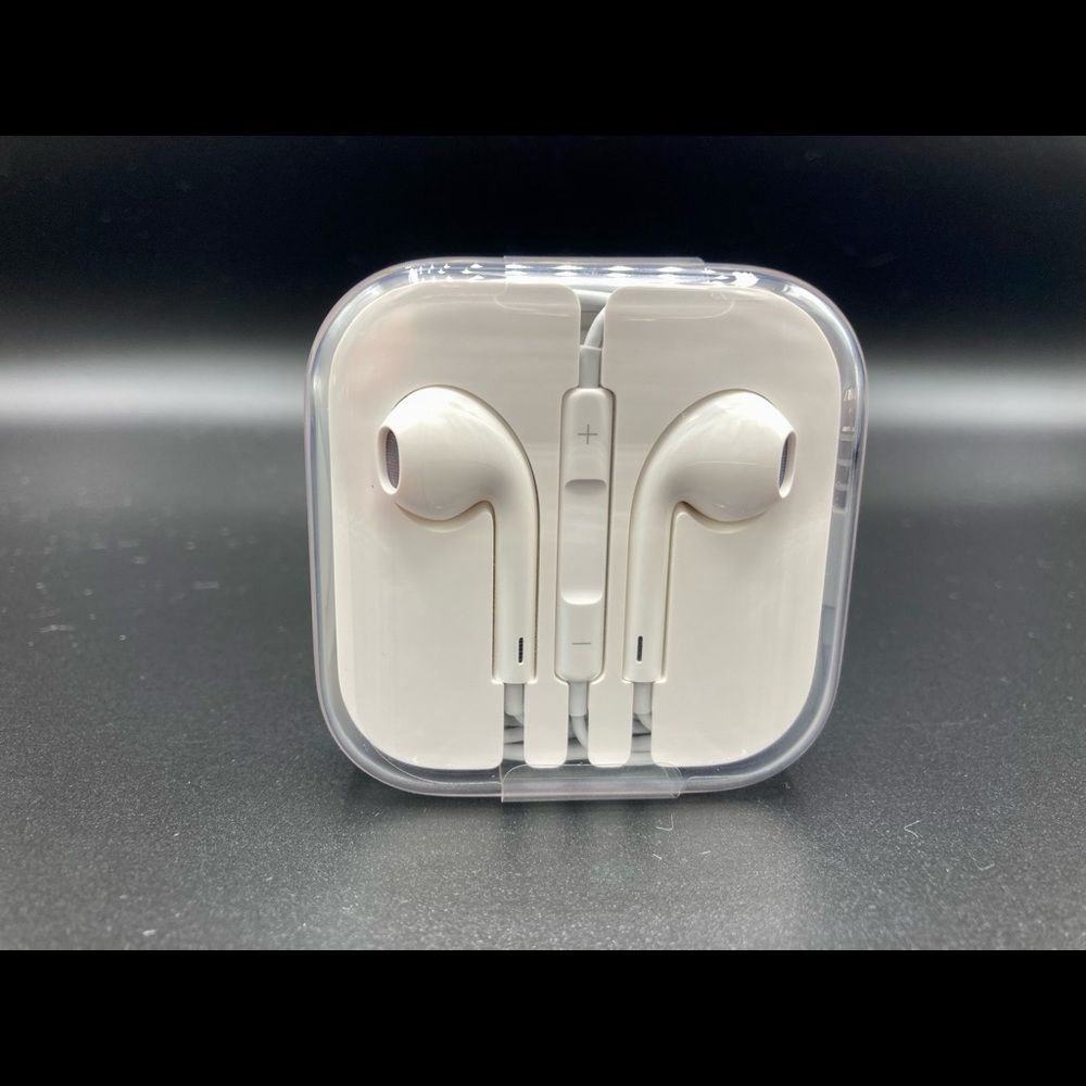 Apple EarPods with 3.5mm Headphone Jack NWOT